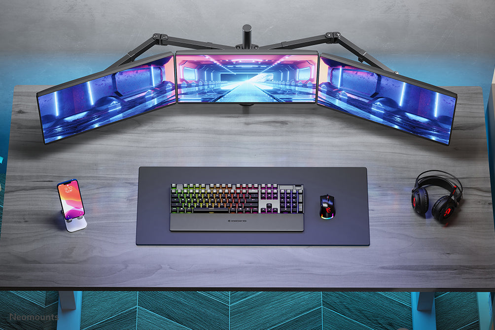 Neomounts FPMA-D550D3 noir est un support de bureau pour 3 écrans plats jusqu'à 27 pouces (69 cm).