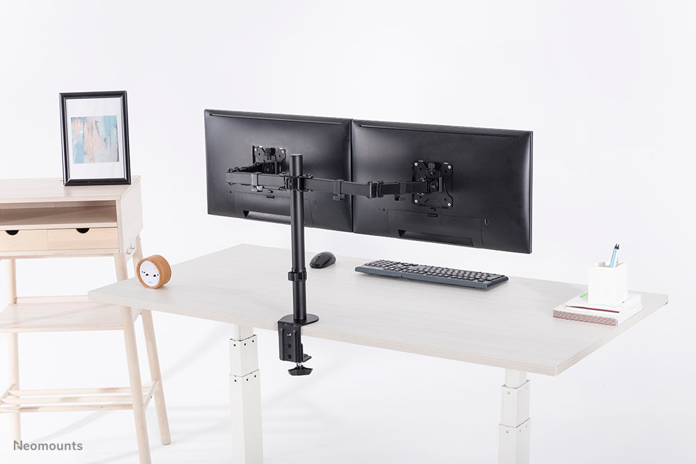 Neomounts FPMA-D550D noir est un support de bureau pour 2 écrans plats jusqu'à 32 pouces - Noir