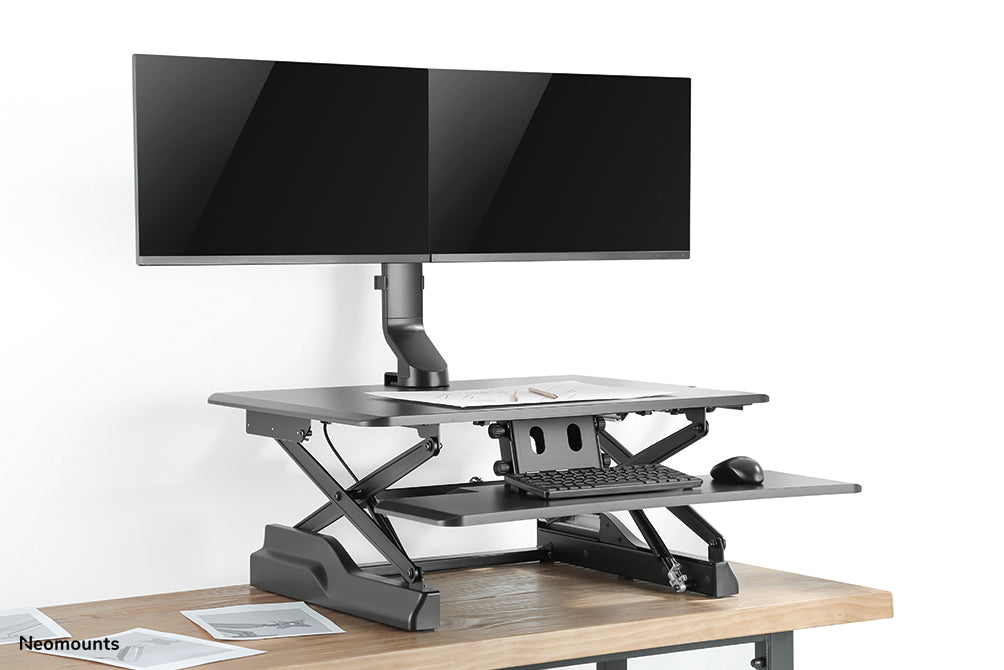 Neomounts FPMA-D860D noir est un support de bureau pour deux écrans plats jusqu'à 27 pouces (69 cm).