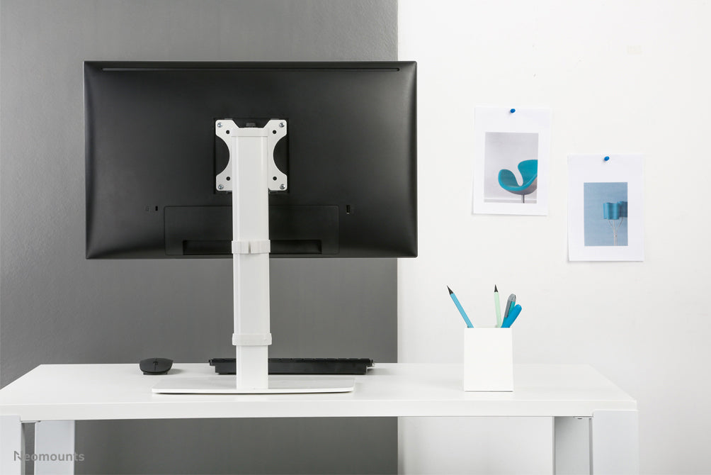Neomounts FPMA-D890 blanc est un support de bureau pour écrans plats jusqu'à 30 pouces (76 cm).