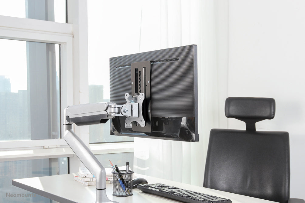 Neomounts FPMA-LIFT100 noir est un adaptateur qui permet un réglage de hauteur par paliers sur des supports VESA 75/100.