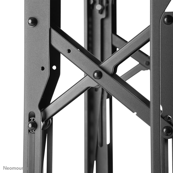 Neomounts LED-VW2500 zwart1 est un support mural plat pour mur vidéo pour écrans jusqu'à 75 pouces (191 cm), pour montage horizontal et vertical - Noir