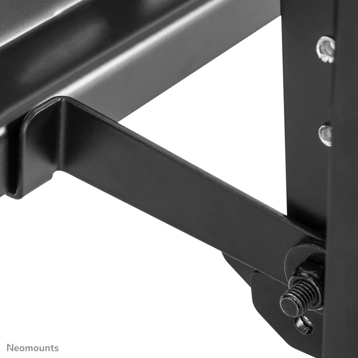 Neomounts LED-VW500black est un support mural plat pour mur vidéo pour écrans jusqu'à 75 pouces (191 cm).