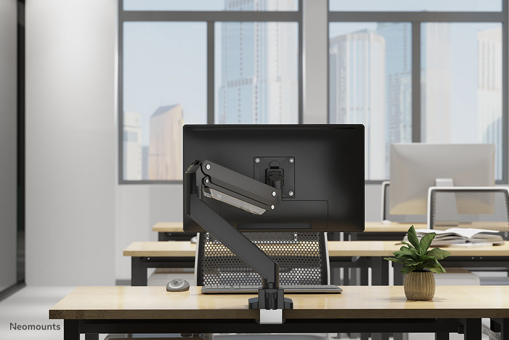 Neomounts NM-D775black est un support de bureau à vérin à gaz pour écrans plats jusqu'à 32 pouces (81 cm) - Noir