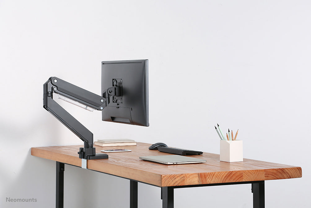 Neomounts NM-D775black est un support de bureau à vérin à gaz pour écrans plats jusqu'à 32 pouces (81 cm) - Noir