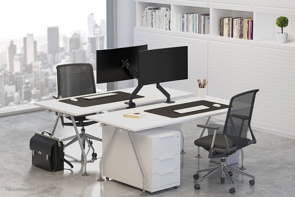 Neomounts NM-D775black est un support de bureau à vérin à gaz pour écrans plats jusqu'à 32 pouces (81 cm) - Noir