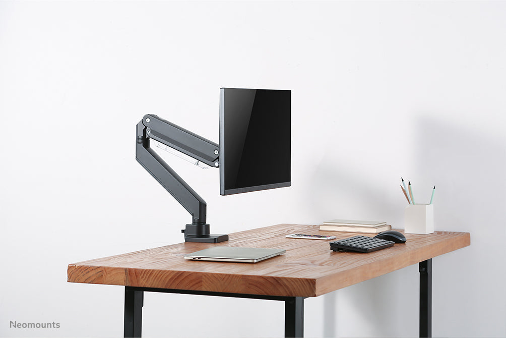 Neomounts NM-D775black est un support de bureau à vérin à gaz pour écrans plats jusqu'à 32 pouces (81 cm) - Noir