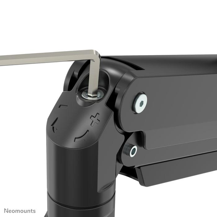 Neomounts NM-D775DX3 noir est un support de bureau à vérin à gaz avec barre transversale et levier pour écrans plats jusqu'à 27 pouces (68,6 cm).