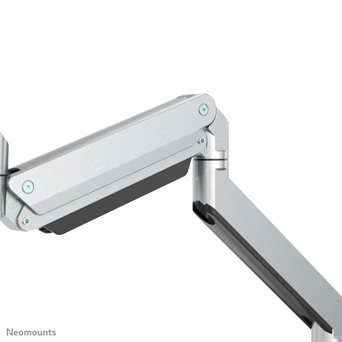 Neomounts NM-D775DX3 argent est un support de bureau à vérin à gaz avec barre transversale et levier pour écrans plats jusqu'à 27 pouces (68,6 cm).