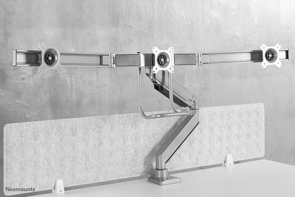 Neomounts NM-D775DX3 argent est un support de bureau à vérin à gaz avec barre transversale et levier pour écrans plats jusqu'à 27 pouces (68,6 cm).
