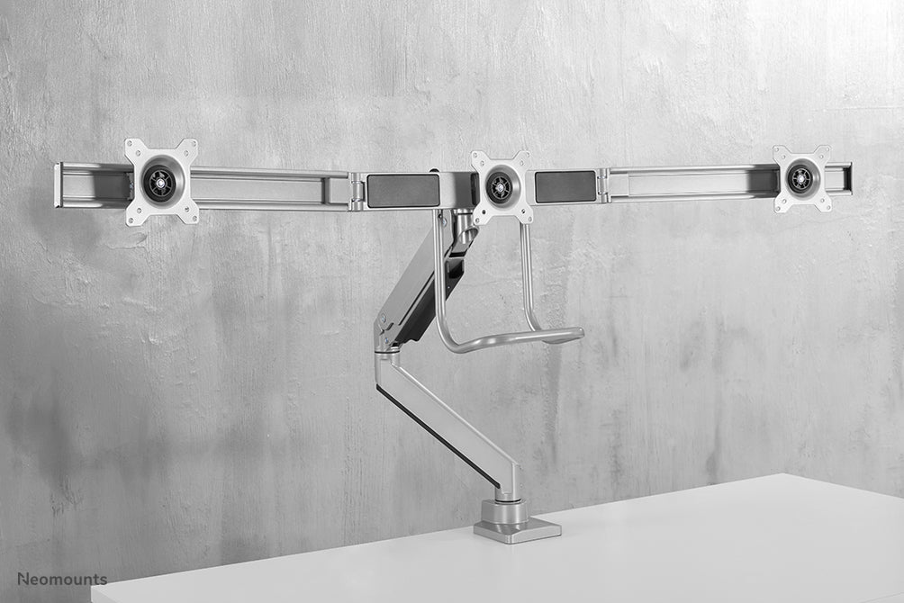 Neomounts NM-D775DX3 argent est un support de bureau à vérin à gaz avec barre transversale et levier pour écrans plats jusqu'à 27 pouces (68,6 cm).