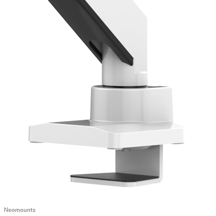 Neomounts NM-D775DX3 blanc est un support de bureau à vérin à gaz avec barre transversale et levier pour écrans plats jusqu'à 27 pouces (68,6 cm).