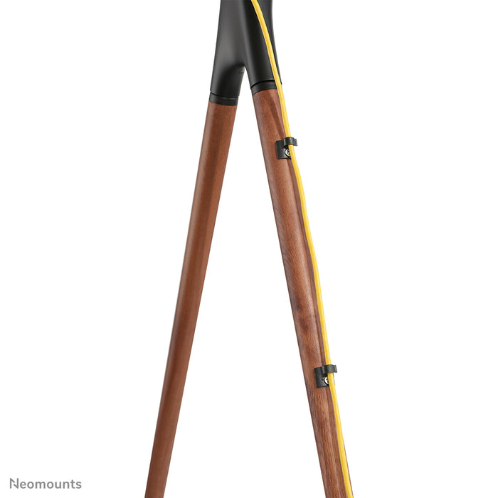 Neomounts NM-M1000 noir est un meuble pour écrans plats jusqu'à 70 pouces (178 cm).