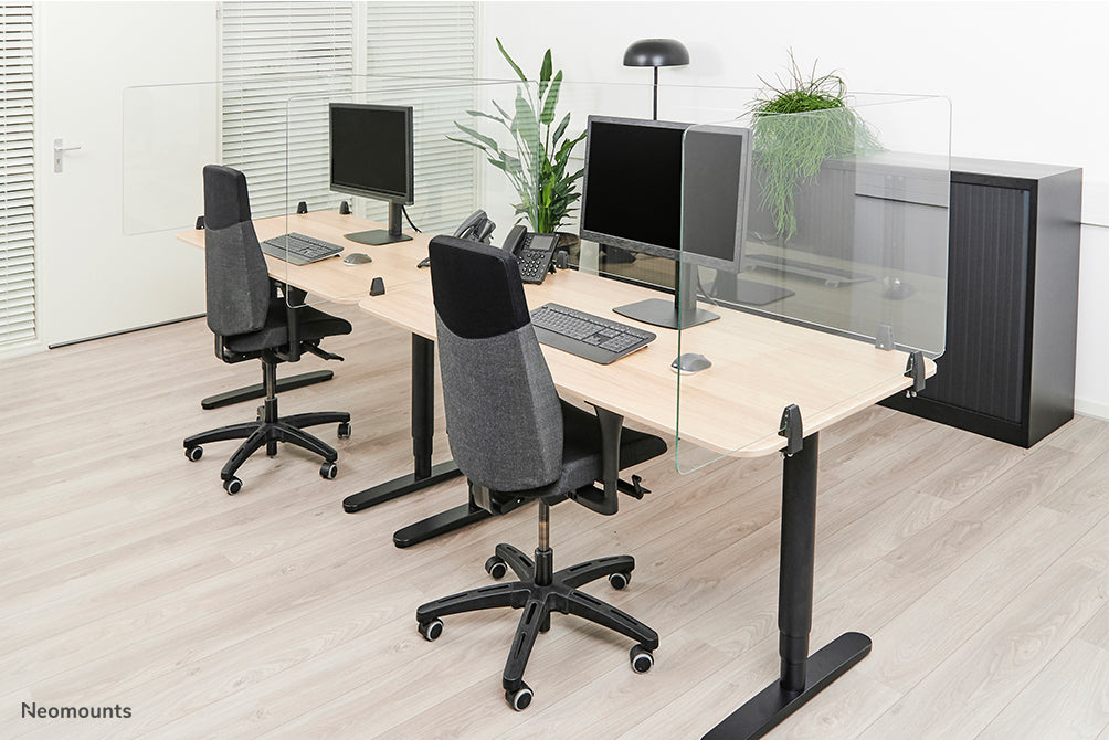Neomounts NS-GLSPROTECT140 est un écran en verre durable de 138 cm offrant une protection contre la distance sur le lieu de travail - Verre trempé, transparent, 100 % recyclable