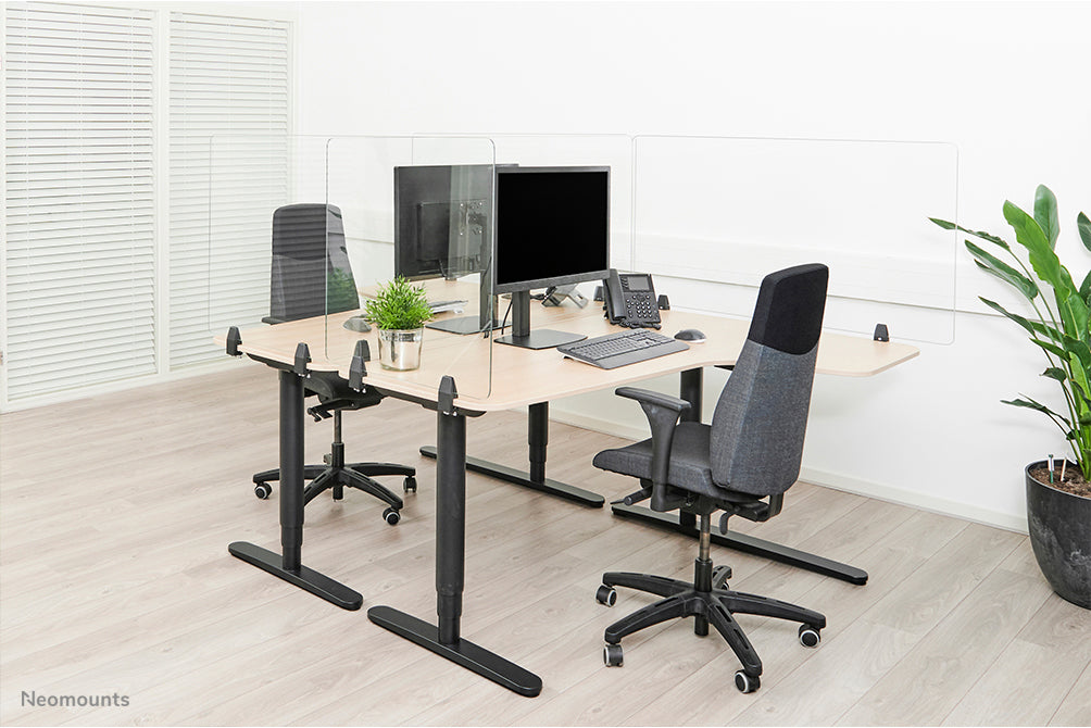 Neomounts NS-GLSPROTECT140 est un écran en verre durable de 138 cm offrant une protection contre la distance sur le lieu de travail - Verre trempé, transparent, 100 % recyclable