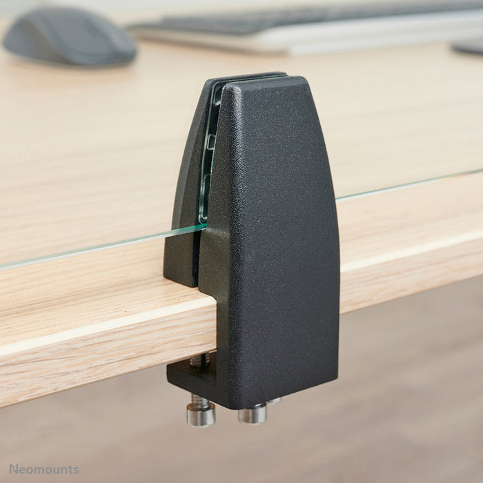 Neomounts NS-GLSPROTECT100 est un écran en verre durable de 100 cm offrant une protection contre la distance sur le lieu de travail - Verre trempé, transparent, 100 % recyclable