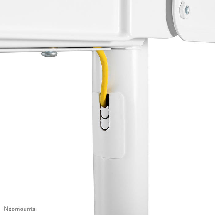 Neomounts NS-M1250 blanc est un meuble mobile pour écrans plats jusqu'à 70 pouces (178 cm). Incl. plateau pour ordinateur portable - Blanc