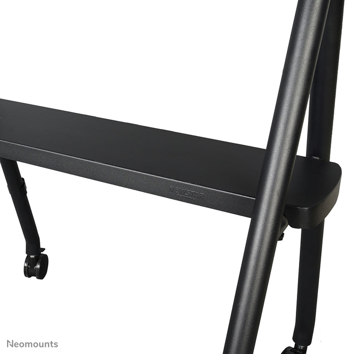 Neomounts NS-M1500black est un meuble mobile pour écrans plats jusqu'à 65 pouces (165 cm). Incl. plateau pour ordinateur portable - Noir