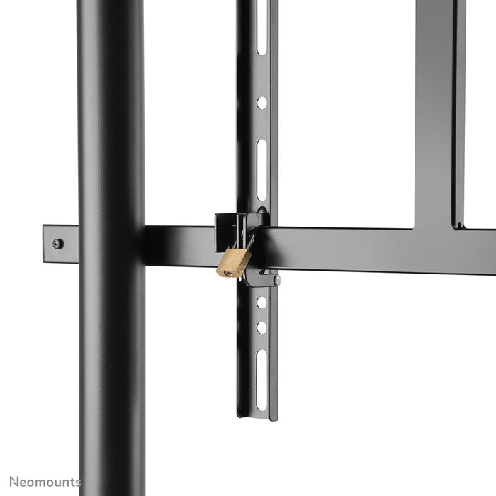 Neomounts NS-M3600black est un meuble mobile pour écrans plats jusqu'à 80 pouces (203 cm).