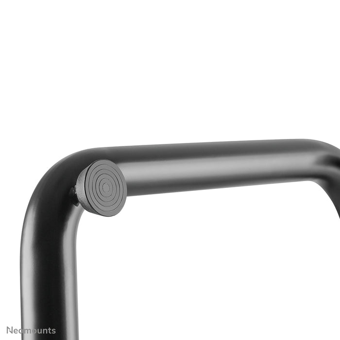Neomounts NS-M3600black est un meuble mobile pour écrans plats jusqu'à 80 pouces (203 cm).