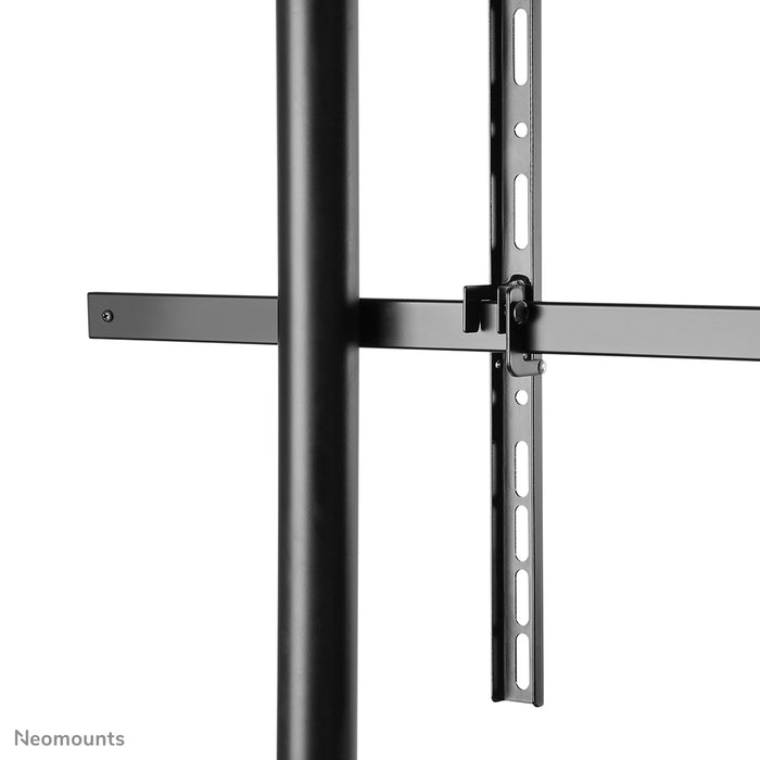 Neomounts NS-M3800 noir est un meuble mobile pour écrans plats jusqu'à 100 pouces (254 cm).