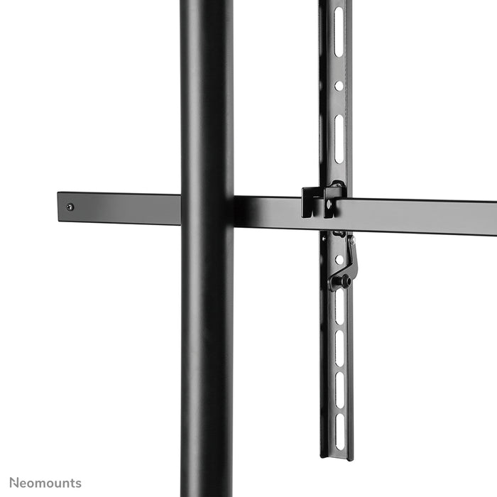 Neomounts NS-M3800 noir est un meuble mobile pour écrans plats jusqu'à 100 pouces (254 cm).