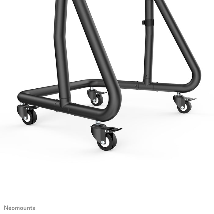 Neomounts NS-M3800 noir est un meuble mobile pour écrans plats jusqu'à 100 pouces (254 cm).