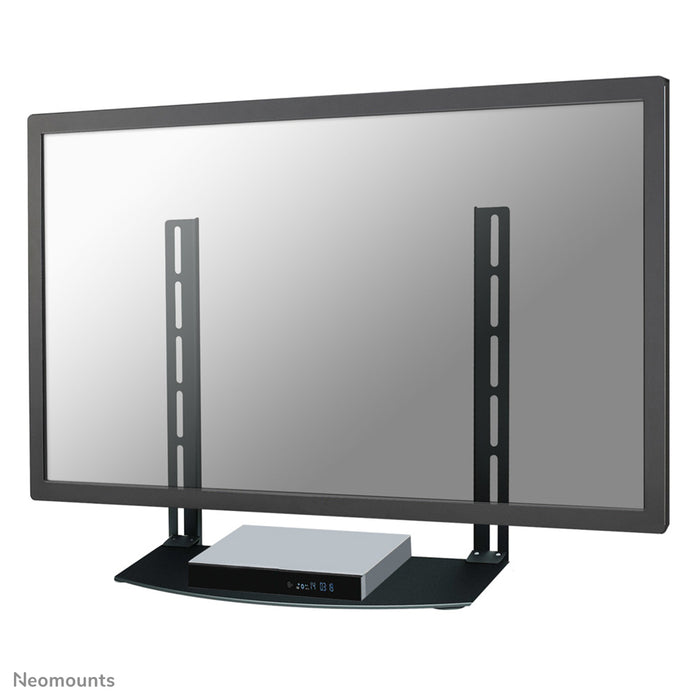 Support AV Neomounts, modèle NS-SHELF100, idéal pour le placement d'équipements AV sous des supports d'écran plat.