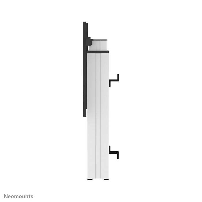 Neomounts PLASMA-W2250 argent est un support mural motorisé pour écrans jusqu'à 100 pouces.